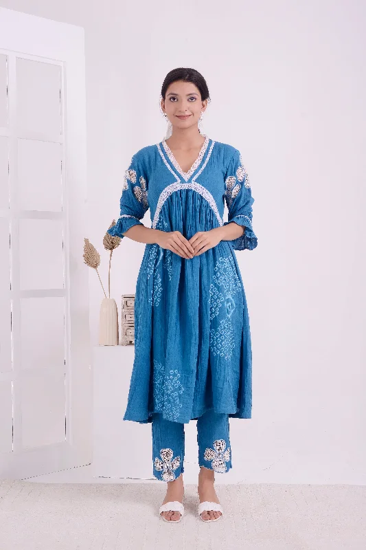 Blue Tie-Dye Women Kurta Set Beaded unclassified dresses